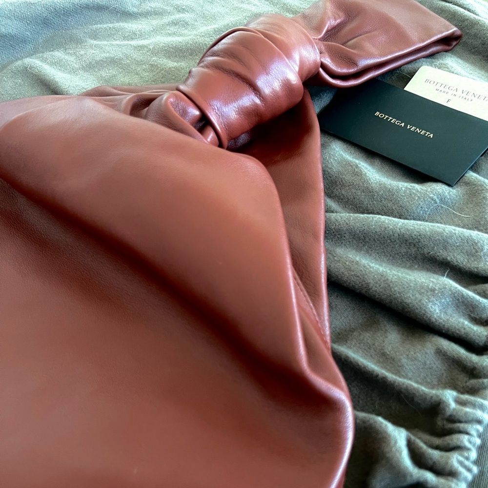 BOTTEGA VENETA - Leather Knot Bag in Rust and Gold
